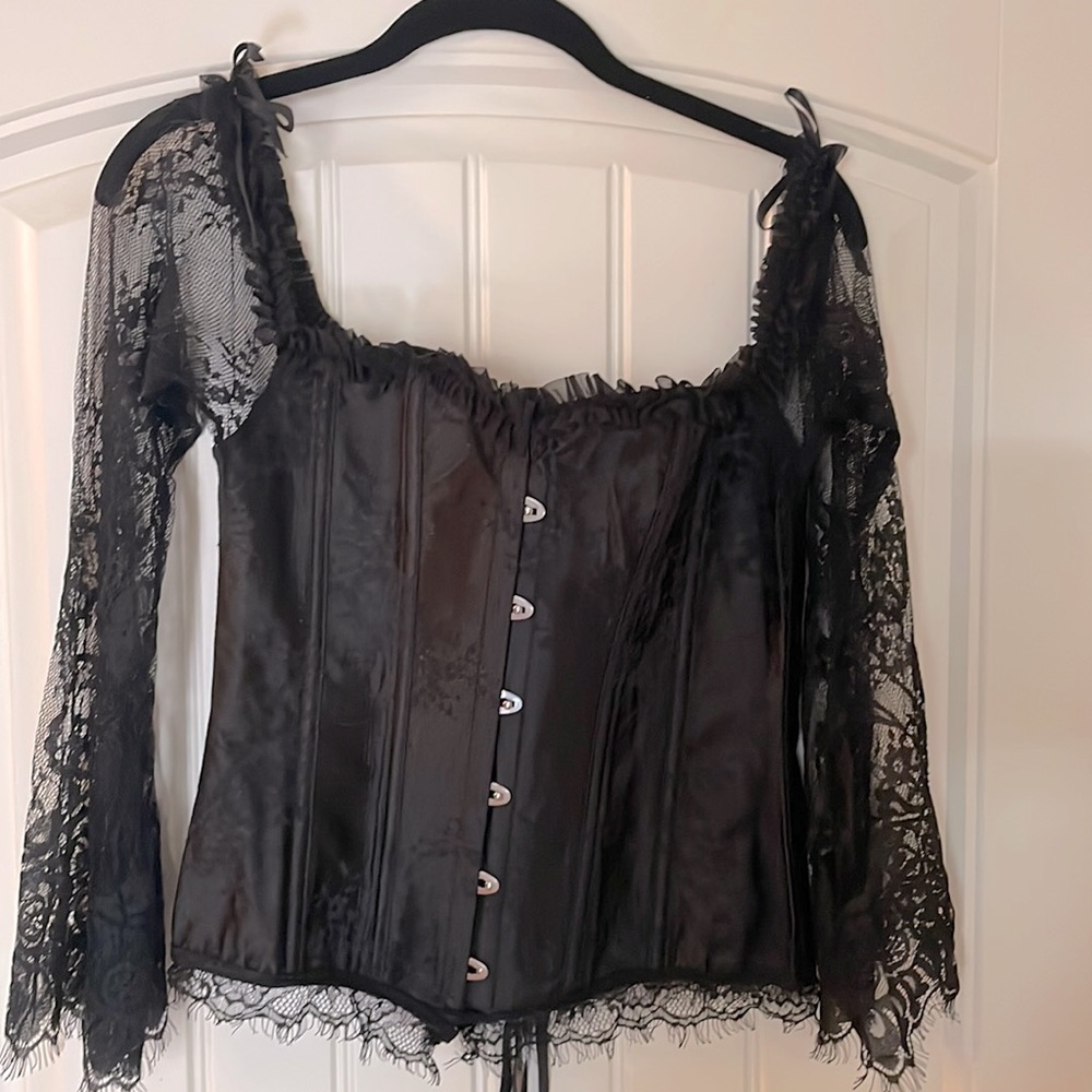 Black Bodice Top lace sleeves. Size L